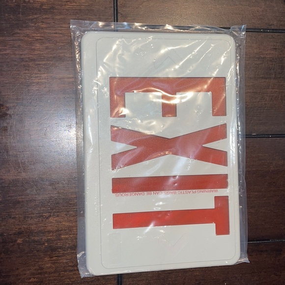 LED hardwired exit and emergency light - Picture 2 of 3